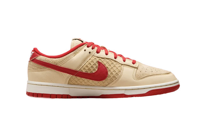 Dunk Low Retro SE Strawberry Waffle