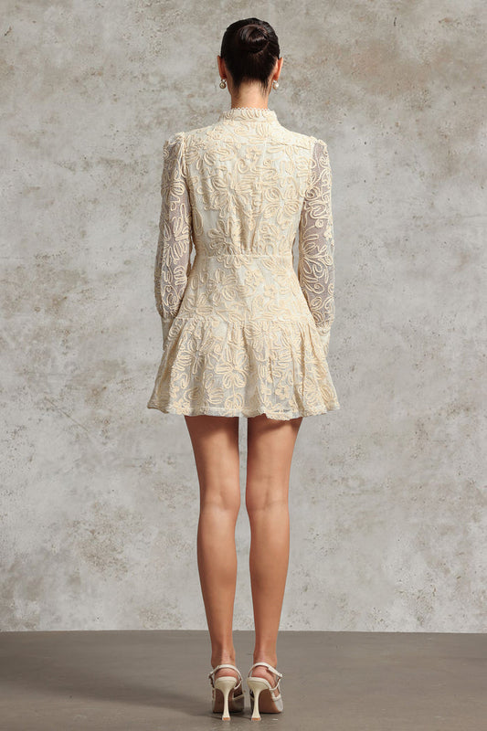 Velvette
Dress with Ruffled Hem