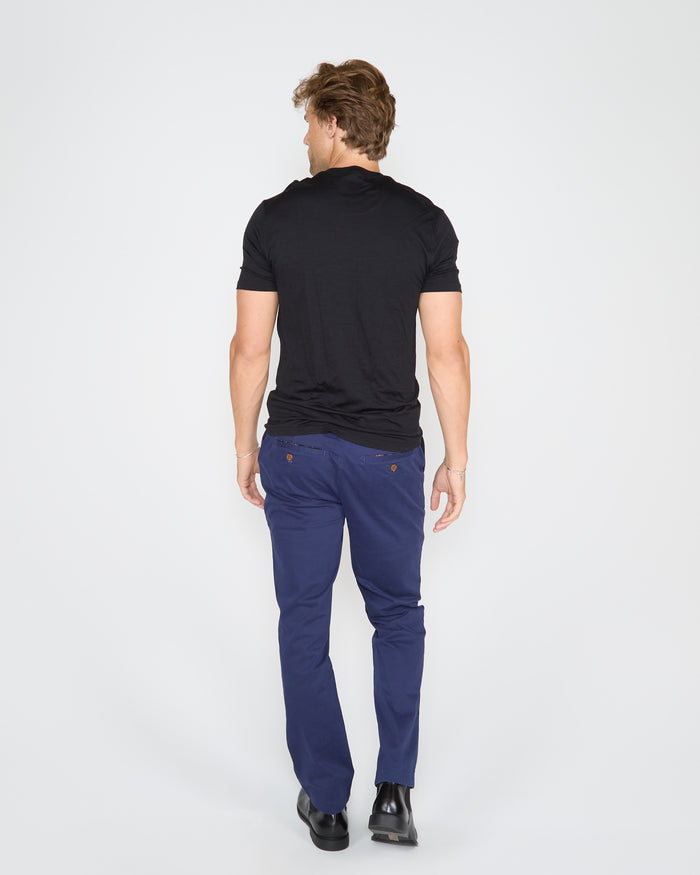VICTOR V-NECK MERINO SHIRT IN BLACK