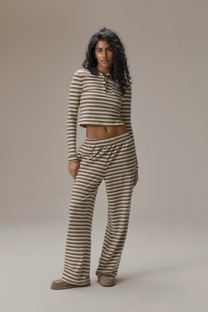 Model is 5'9.5" and size S.
