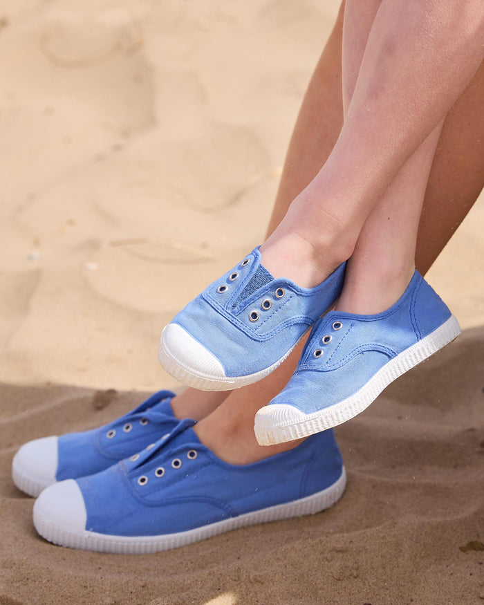 Hampton Canvas Canvas Shoes Hampton Canvas Plum Plimsolls in Cornflower