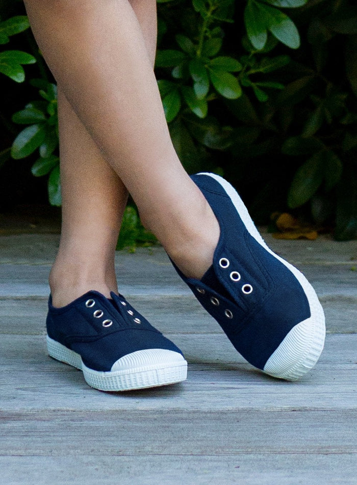Hampton Canvas Canvas Shoes Hampton Canvas Plum Plimsolls in Navy - Trotters Childrenswear