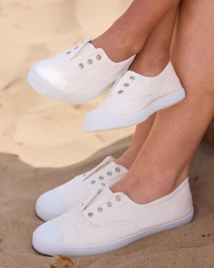 Hampton Canvas Canvas Shoes Hampton Canvas Plum Plimsolls in White