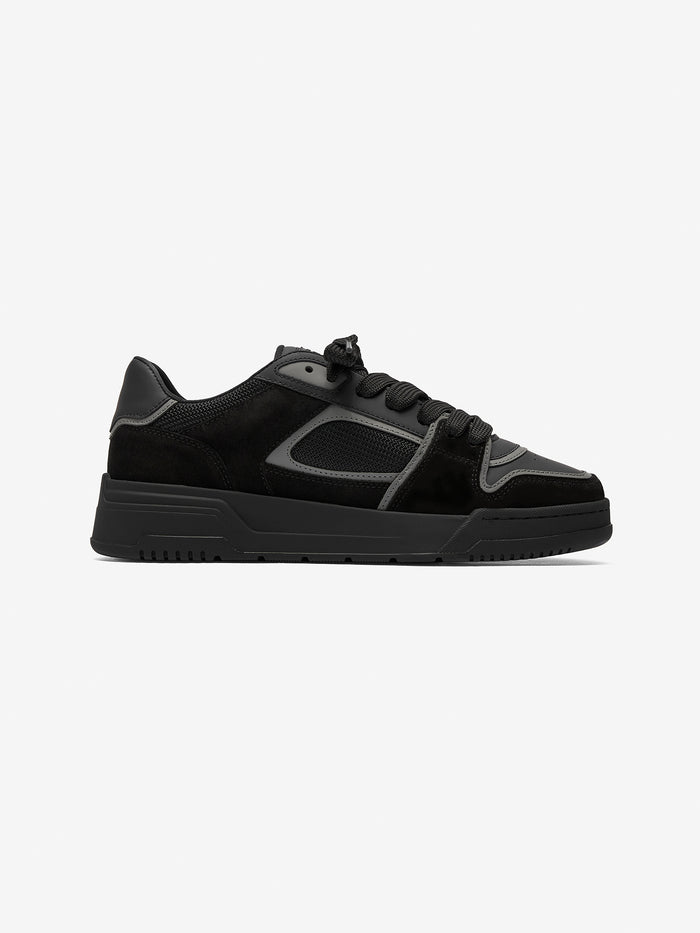Black sneaker perfect for going out
