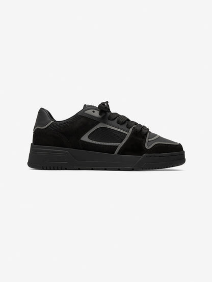 Black sneaker perfect for going out
