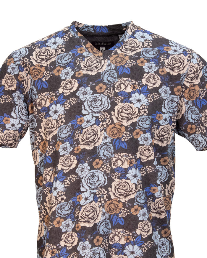 MAZE EVERYTHING ROSES V-NECK TEE IN COAL