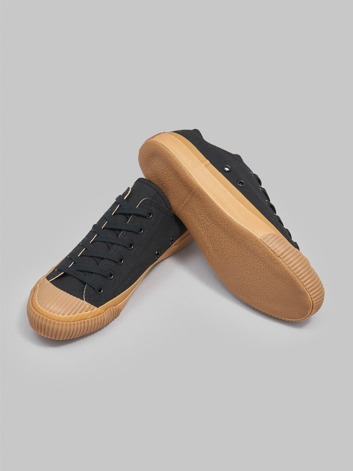 pras shellcap low sneakers kuro gum soles