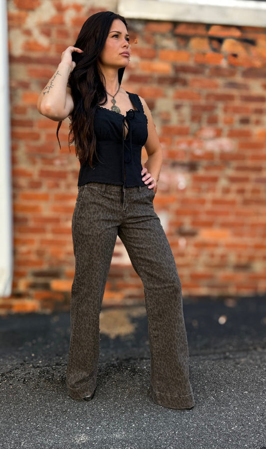 Scalloped Black Sleeveless Top