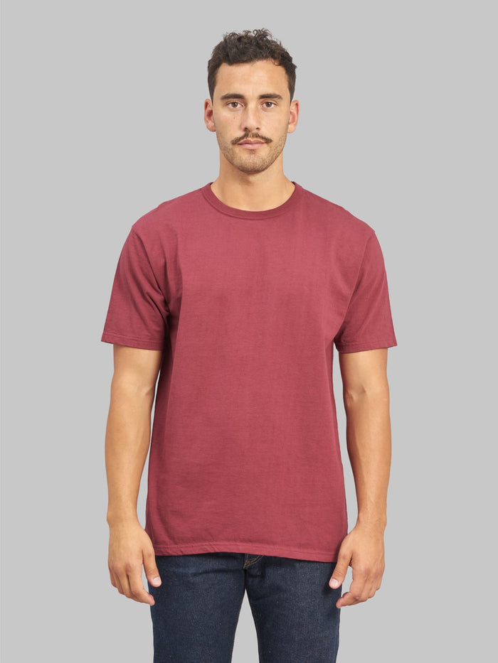the strike gold loopwheel tshirt burgundy model front fit